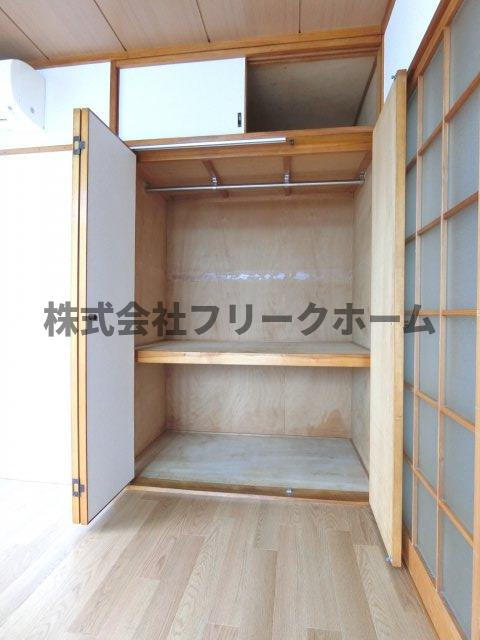 三鷹市下連雀３丁目の賃貸マンションの収納