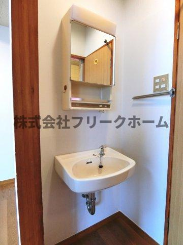 三鷹市下連雀３丁目の賃貸マンションの洗面所