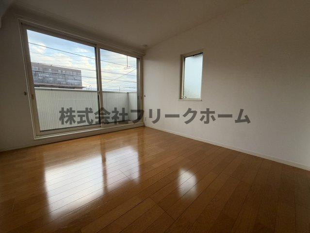 小金井市東町２丁目のアパートの居間・リビング