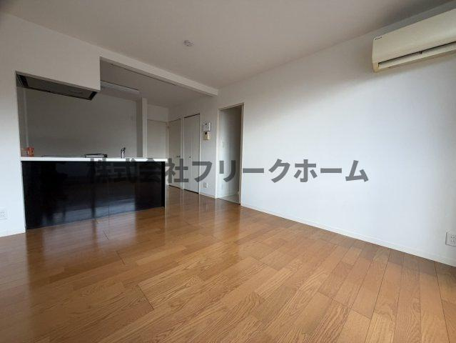 小金井市東町２丁目のアパートの居間・リビング