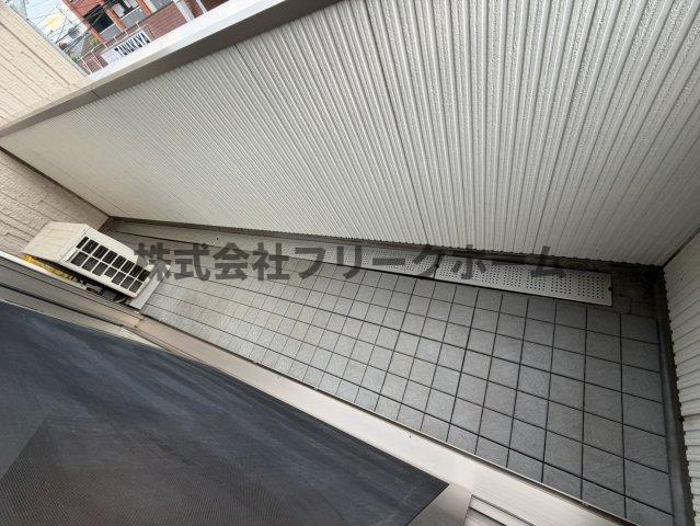 小金井市東町２丁目のアパートのバルコニー