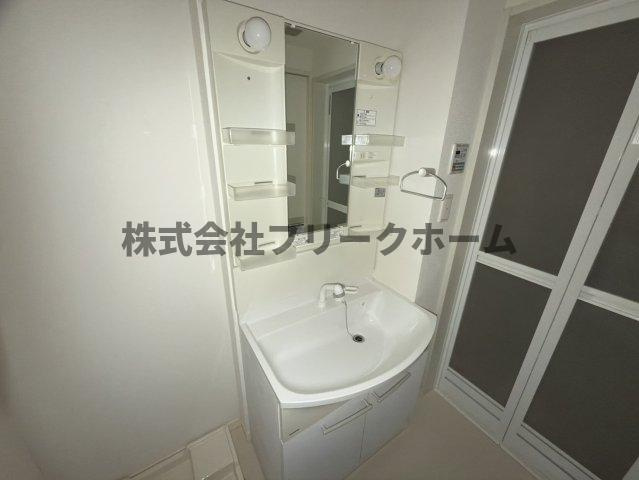 小金井市東町２丁目のアパートの洗面所