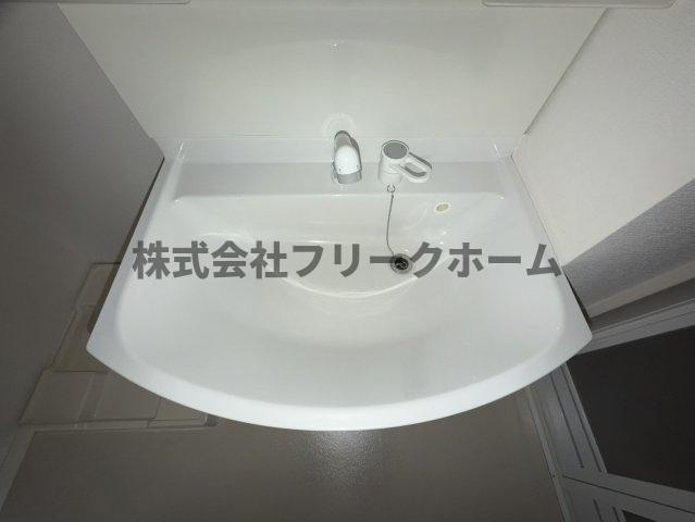 小金井市東町２丁目のアパートの洗面所