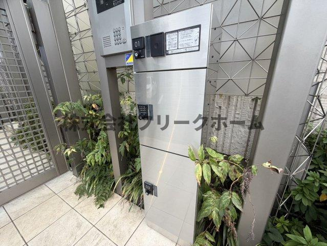 小金井市東町２丁目のアパートのエントランス