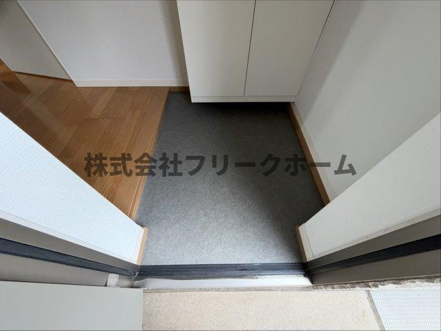 小金井市東町２丁目のアパートの玄関