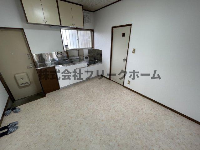 三鷹市上連雀８丁目のアパートの居間・リビング