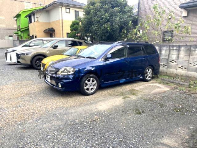 三鷹市上連雀８丁目のアパートの駐車場