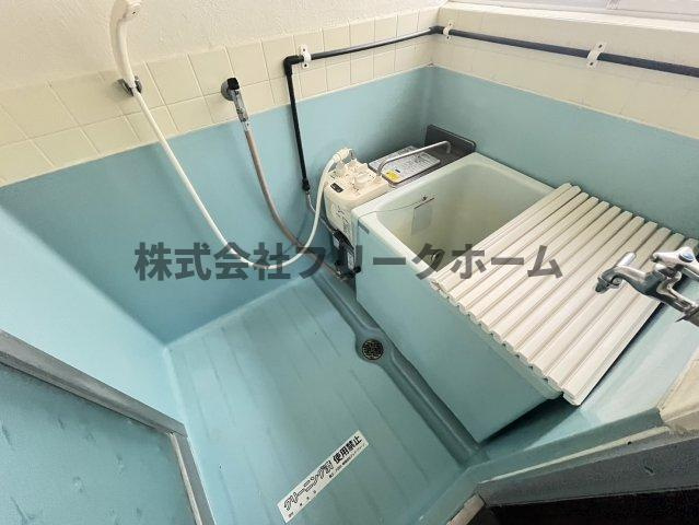 三鷹市上連雀３丁目のアパートの浴室