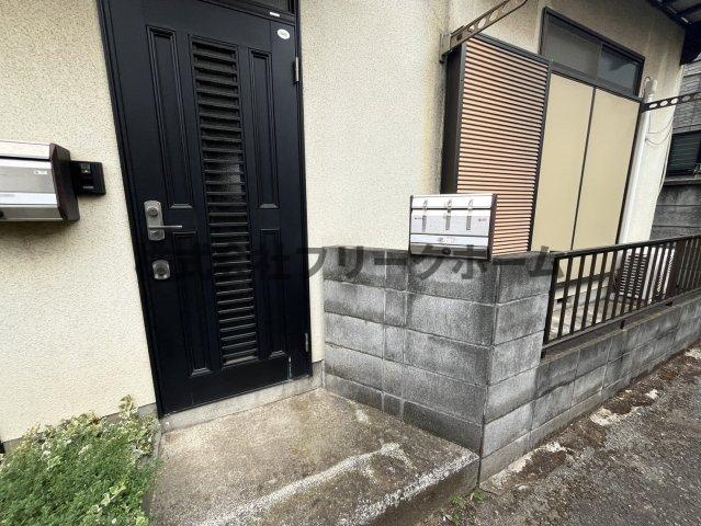 赤澤貸家のエントランス