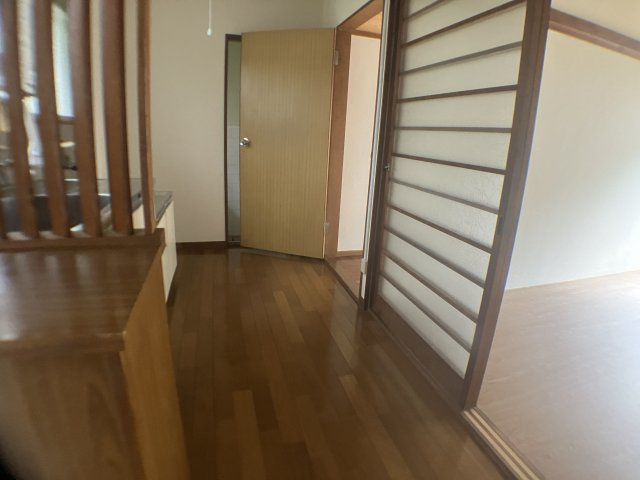 スカイコーポの内装|中の通路はとても広く、幅広い層に向いています。