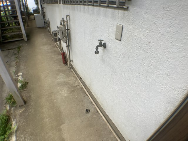 スカイコーポのその他|野外（玄関前）に洗濯機置き場があります。