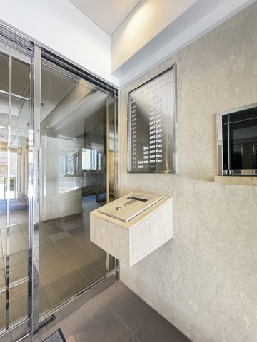 ライオンズマンション六甲のエントランス