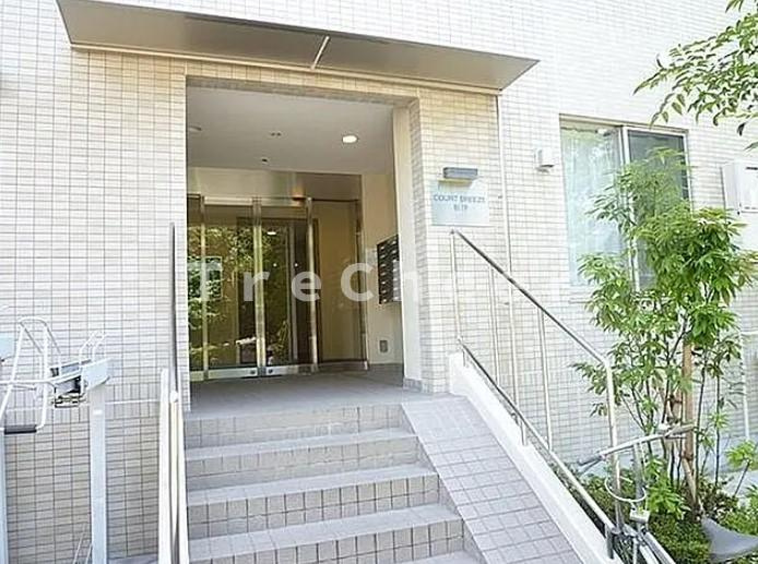 コートブリーズ根津のエントランス