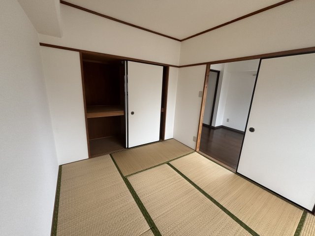 山野ビルの和室