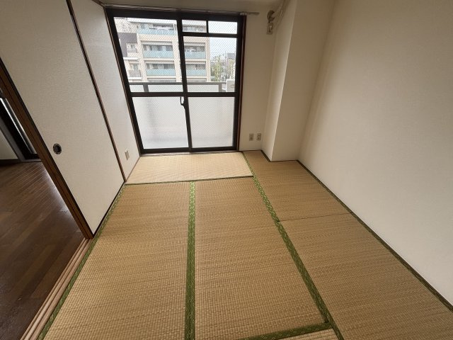 山野ビルの和室