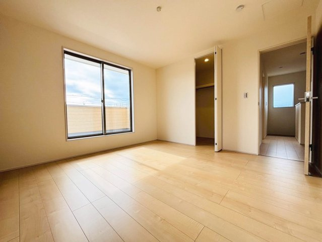 リーブルガーデン　大垣市三本木第3　全3区画分譲の寝室|すべての居室にはたっぷり収納できる大型のクローゼット、各室に２４時間換気システムを設置しています。
排気ファンから低風量で24時間強制排気し、家の中の空気をいつも新鮮に保ちます。
