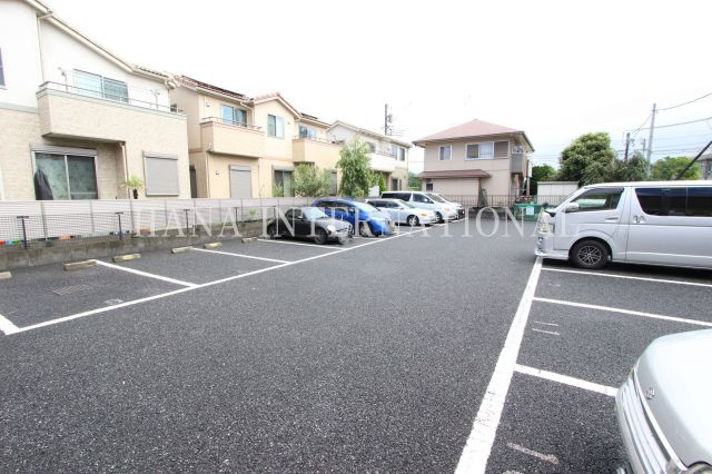 サンモールガーデンの駐車場