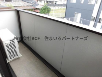 【バルコニー】 | グランピエール瀬戸口 | 外からの目が気にならないバルコニーで洗濯物が干せます