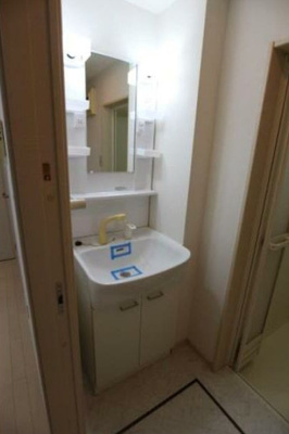 【洗面所】 | ヨーロピアンシャレー城南 | 忙しい朝には欠かせない洗面所です