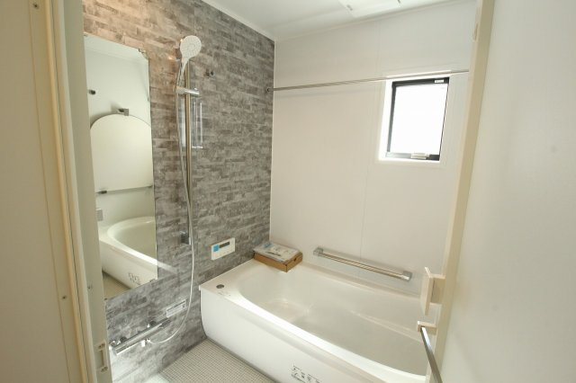 旭町3丁目　新築戸建の浴室
