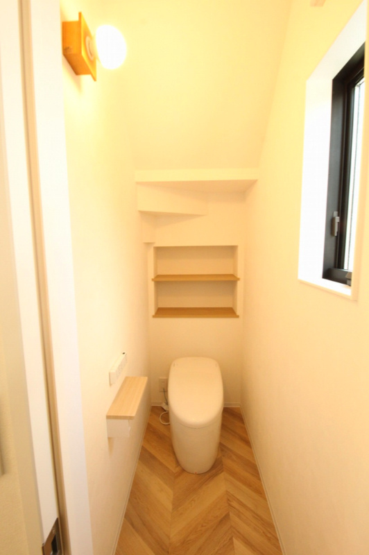 旭町3丁目　新築戸建のトイレ|1Ｆ　タンクレストイレ