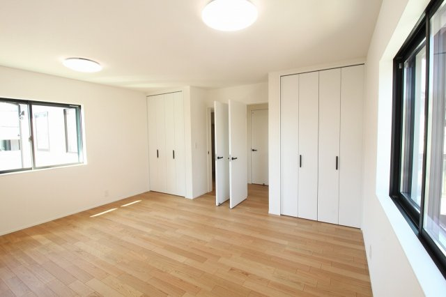 旭町3丁目　新築戸建の洋室|2Ｆ　5.76帖+5.76帖