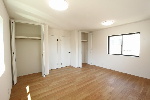 旭町3丁目　新築戸建の洋室|2Ｆ　5.76帖+5.76帖