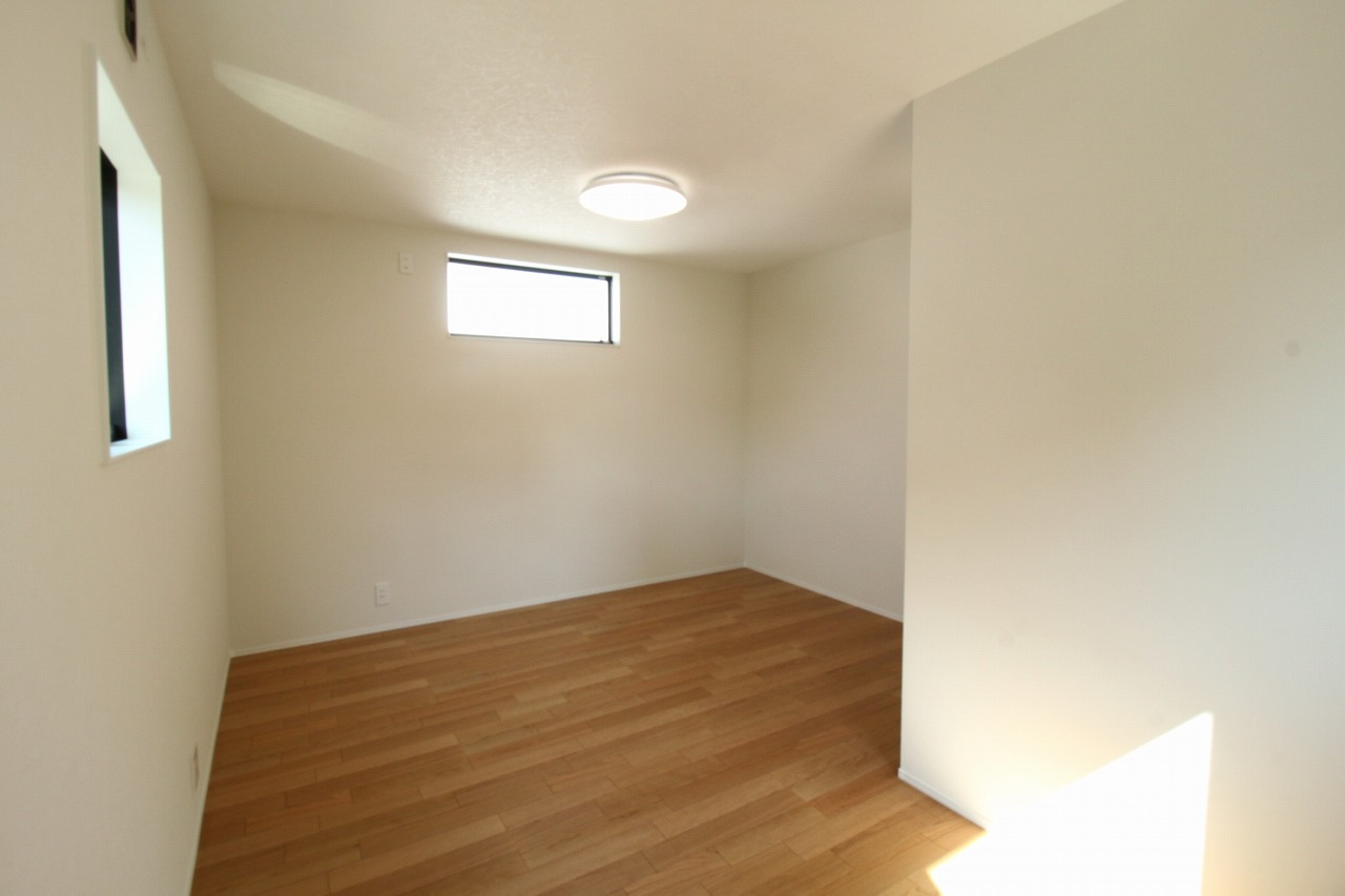 旭町3丁目　新築戸建の洋室|9.27帖