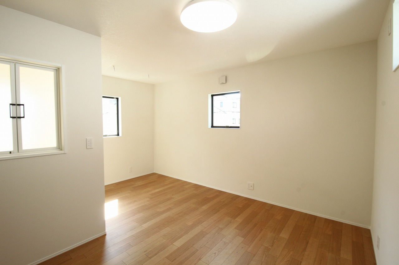 旭町3丁目　新築戸建の洋室|9.27帖