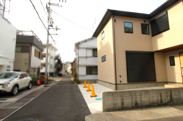 旭町3丁目　新築戸建の前面道路含む現地写真