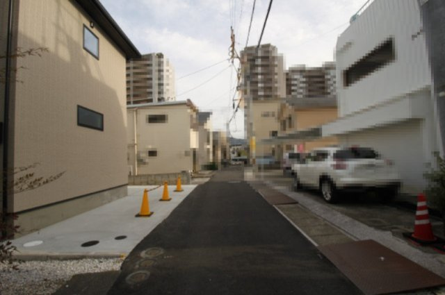 旭町3丁目　新築戸建の前面道路含む現地写真