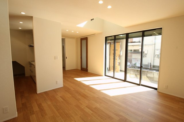 旭町3丁目　新築戸建の居間・リビング|ＬＤＫ　17.5帖