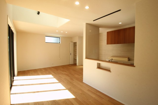 旭町3丁目　新築戸建の居間・リビング|ＬＤＫ　17.5帖