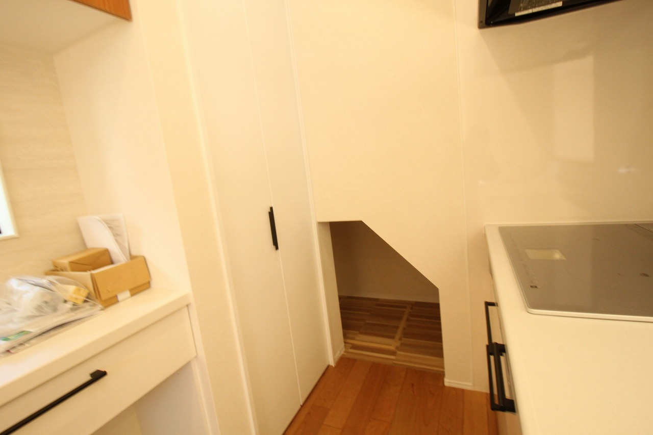 旭町3丁目　新築戸建のキッチン|収納