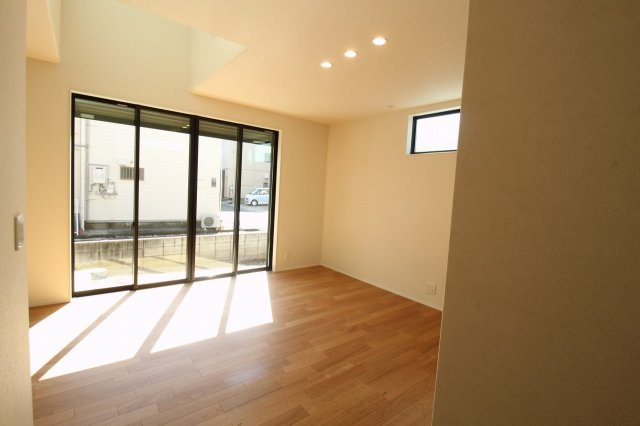 旭町3丁目　新築戸建の居間・リビング|ＬＤＫ　17.5帖