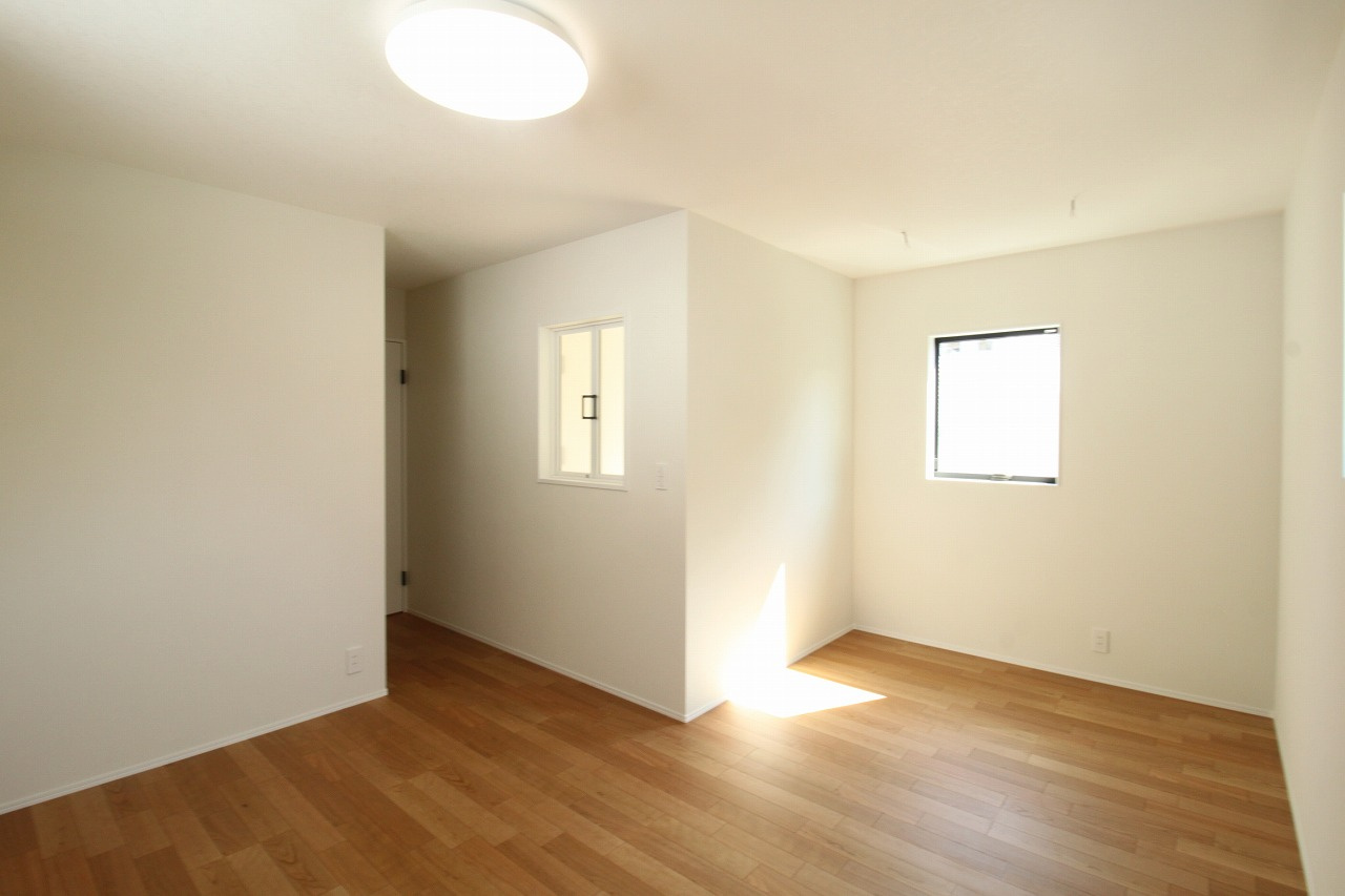 旭町3丁目　新築戸建の洋室|9.27帖