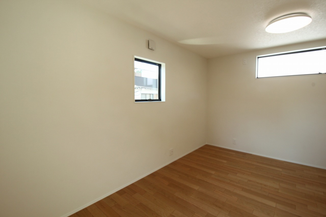 旭町3丁目　新築戸建の洋室|9.27帖