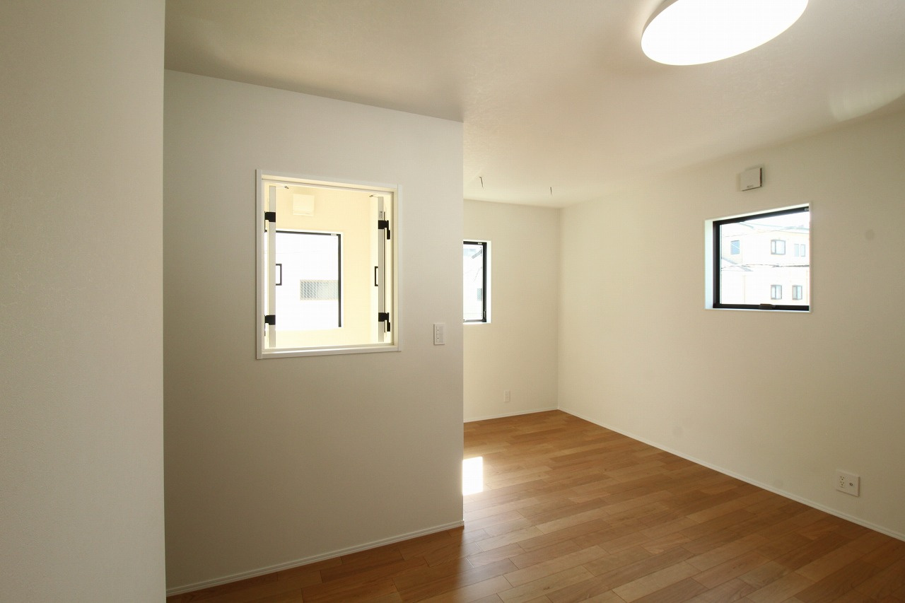 旭町3丁目　新築戸建の洋室|9.27帖