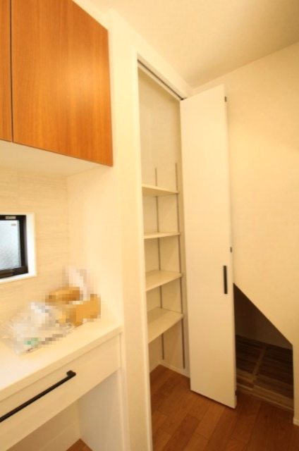 旭町3丁目　新築戸建の収納|パントリー