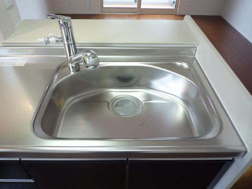 【キッチン】 | ドルフ東矢倉 | コンパクトなキッチンで掃除もラクラク