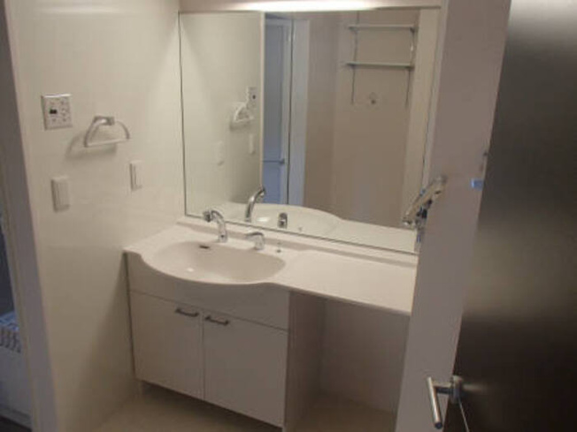 【洗面所】 | ドルフ東矢倉 | 忙しい朝には欠かせない洗面所です