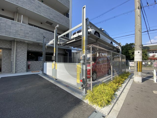 エスリード小阪プライムプレイスの駐車場