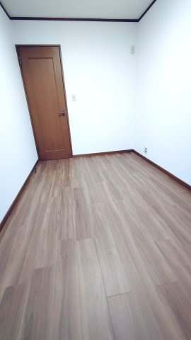 東大阪市横小路町　中古戸建の洋室