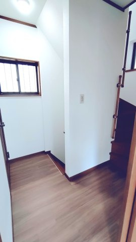 東大阪市横小路町　中古戸建の内装|2階廊下