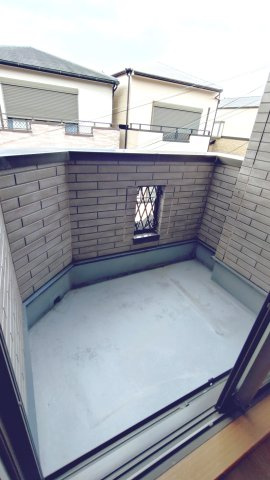 東大阪市横小路町　中古戸建のバルコニー