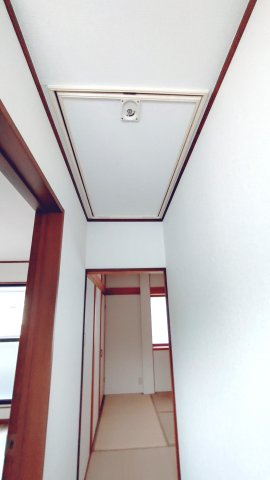 東大阪市横小路町　中古戸建のその他|3階廊下・屋根裏への扉