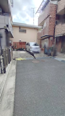 東大阪市横小路町　中古戸建の前面道路含む現地写真