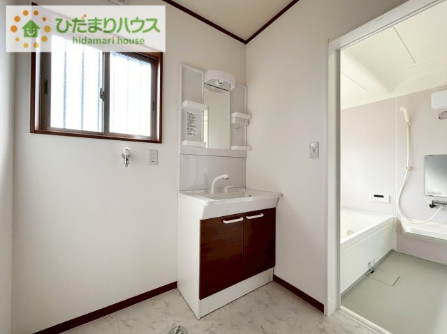 北茨城市磯原町上相田　中古戸建の独立洗面台|シンプルで使い勝手の良い独立洗面台！