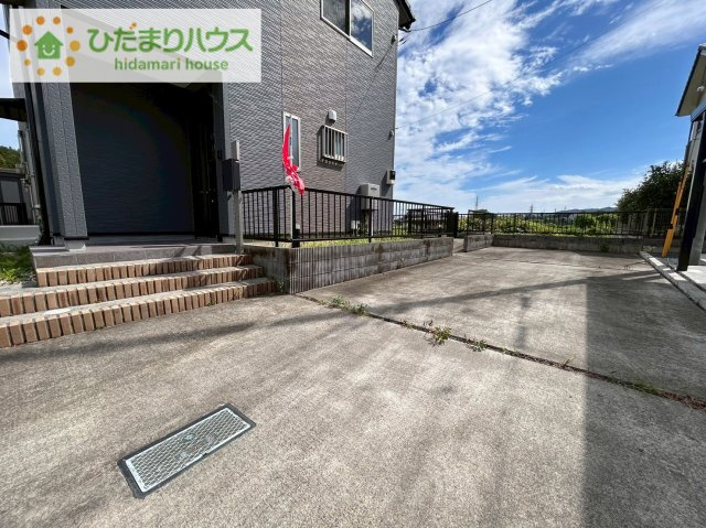 北茨城市磯原町上相田　中古戸建の駐車場|マイホームなら駐車場代がかかりません。しかも、自宅の駐車場で洗車が出来ます！今までコイン洗車に行っていた手間も省けて、節約にも繋がります(^^♪