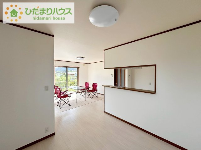北茨城市磯原町上相田　中古戸建の居間・リビング|風通しが良いため、夏は風を感じて涼しく過ごせます(^^♪